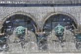 Фонтан у памятника  Руставели и станции метро, что носит его же имя.