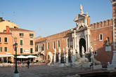 Площадь, CAMPO ARSENALE, р-н Кастелло, Венеция.
