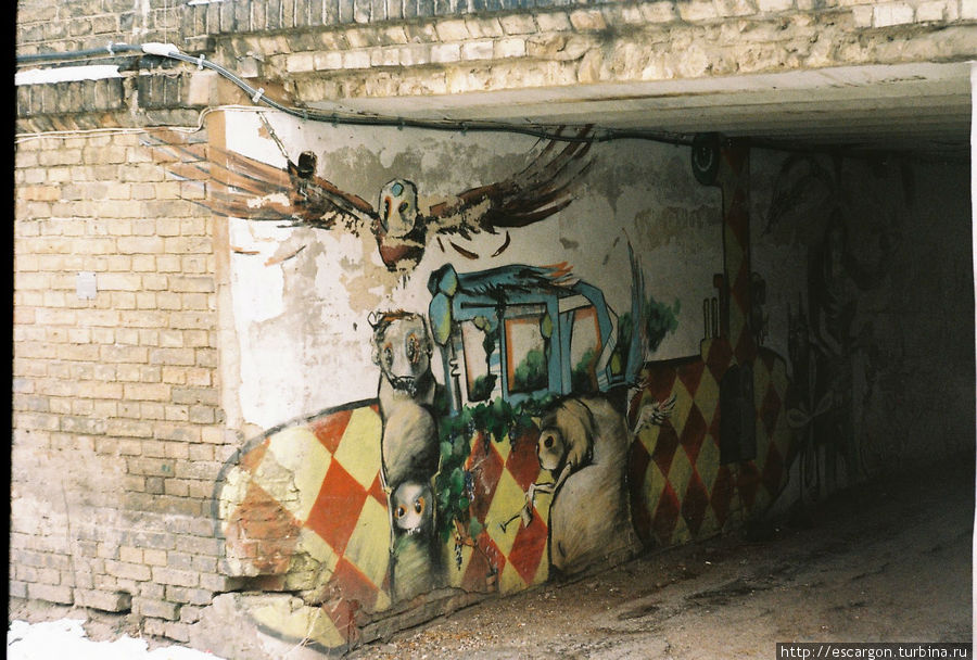 ..и чудесные граффити в некоторых закоулках.. Вильнюс, Литва