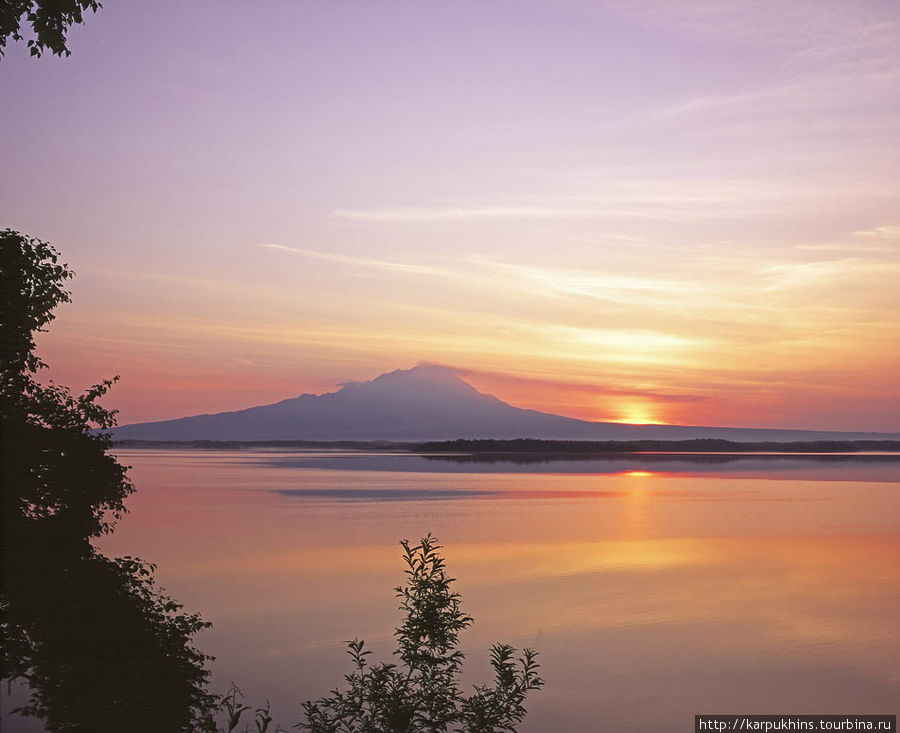 Восход солнца с видом на Шивелуч. Ключевская Сопка (вулкан 4835м), Россия