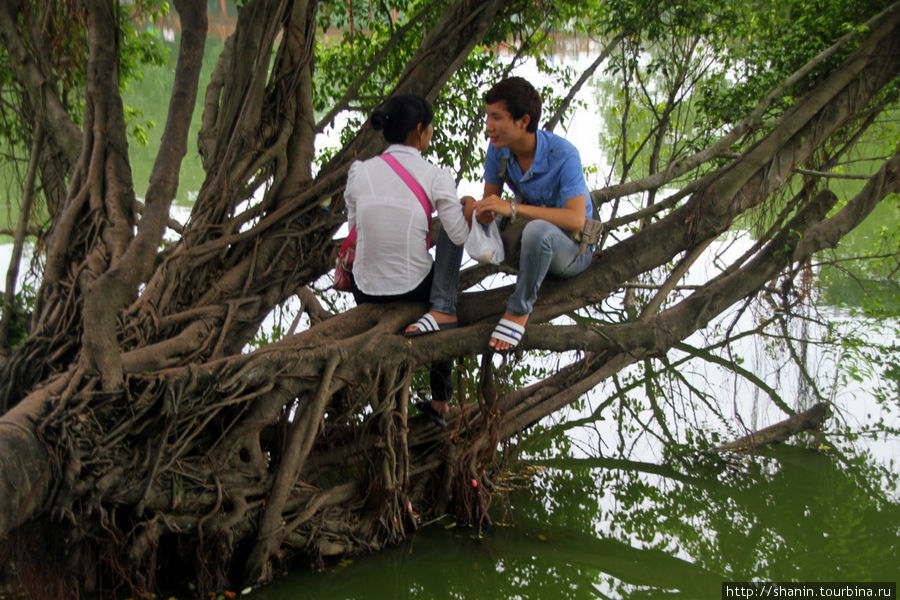 Озеро Возвращенного Меча Ханой, Вьетнам