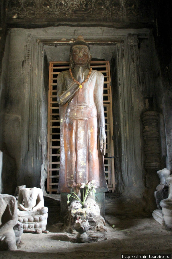 Стоящий Будда Ангкор (столица государства кхмеров), Камбоджа