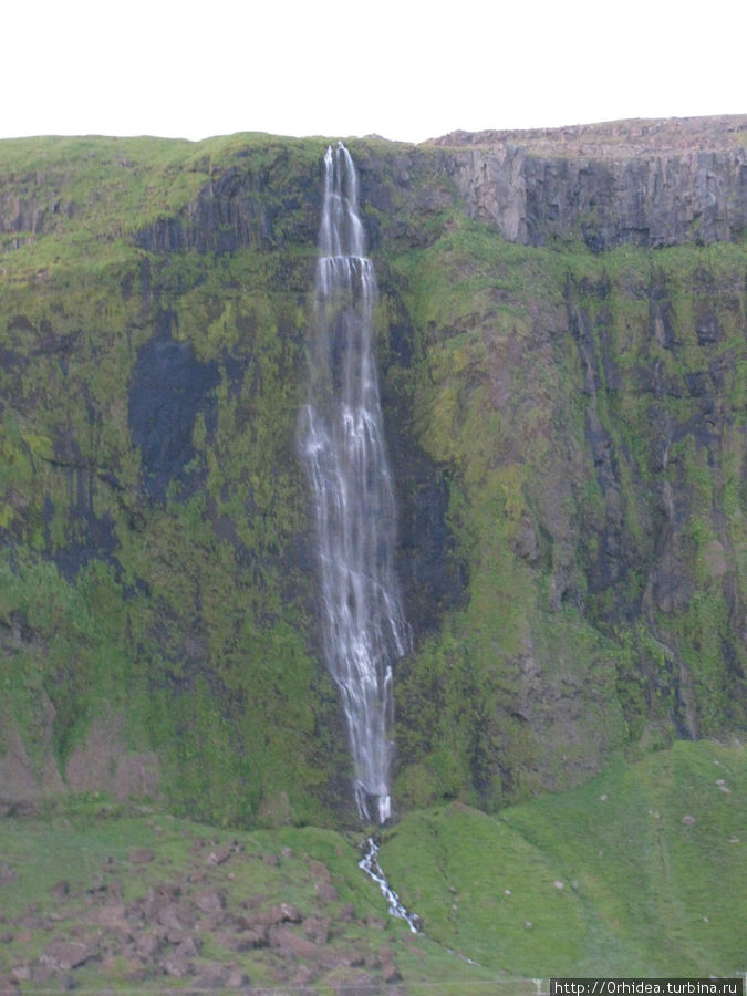 Иногда для падения достаточно маленького ручейка:) Исландия