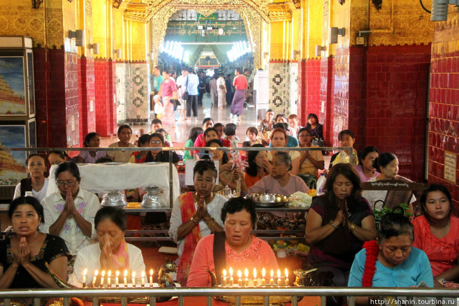 Весь покрытый золотом, абсолютно весь Мандалай, Мьянма