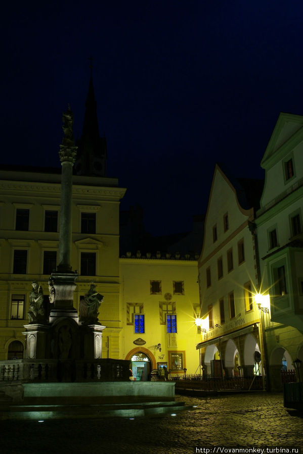Главная площадь города — namesti Svornosti (Согласия) Чешский Крумлов, Чехия