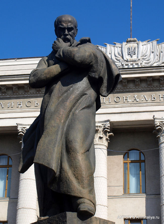 Памятник Тарасу Шевченко. Луцк, Украина