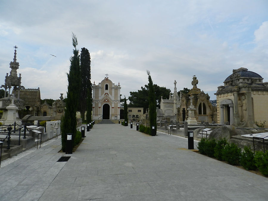 Кладбище в стиле модерн / Cementiri Modernista