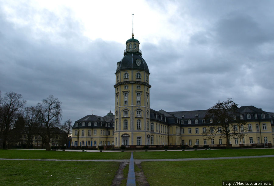 Дворец в Карслруэ возможно стал прототипом для Вашингтон ДС Карлсруэ, Германия