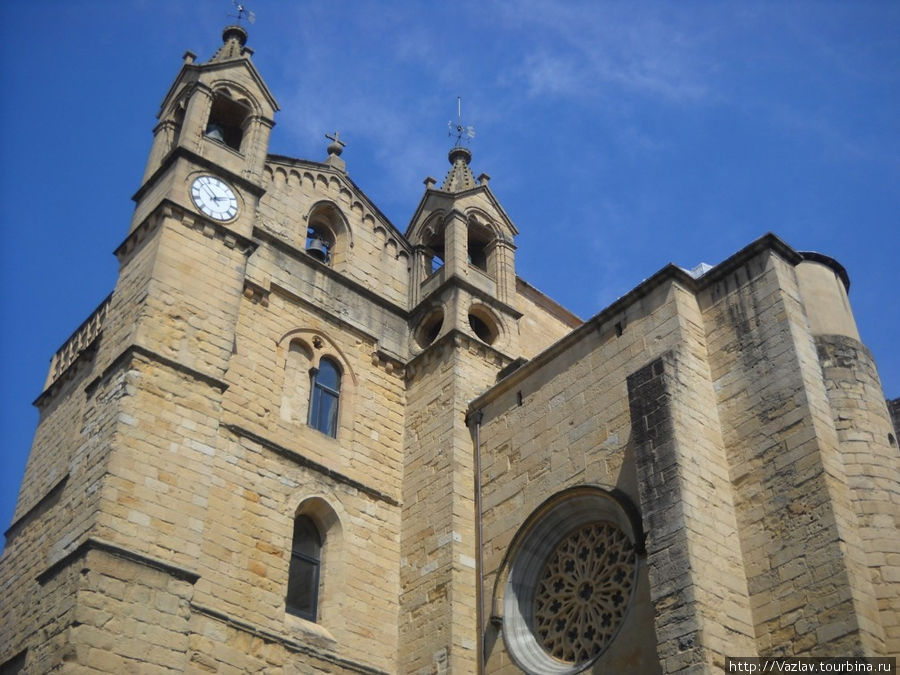 Вид на церковь Сан-Себастьян, Испания