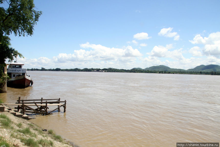 Река Чиндван в Мониве Монива, Мьянма