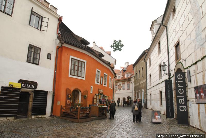 Улица Широкая, галерея Шиле справа Чешский Крумлов, Чехия