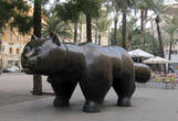 Памятник гигантскому коту на бульваре Раваль