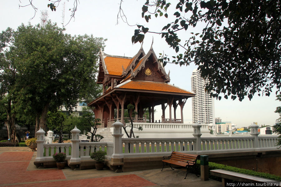 Форт Пхра Сумен и Парк Сантичайпракан Бангкок, Таиланд
