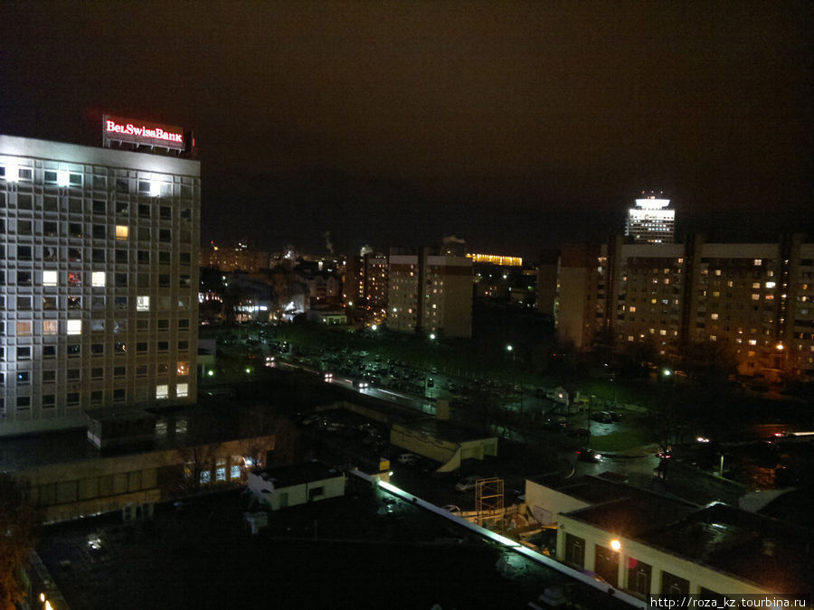 вид из окна номера вправо вечером Минск, Беларусь