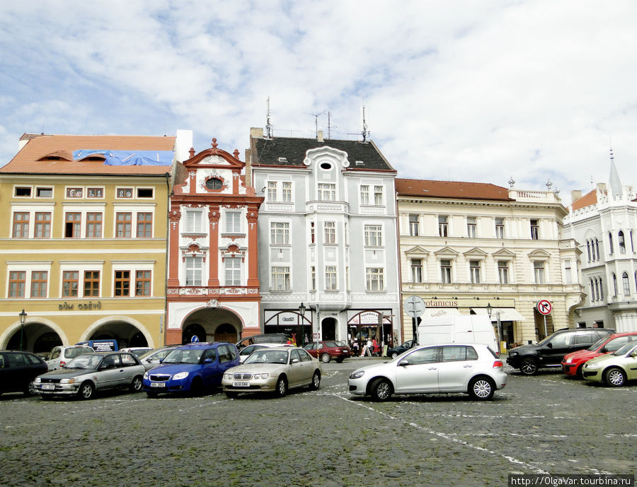 На противоположной стороне от старой ратуши Литомержице, Чехия