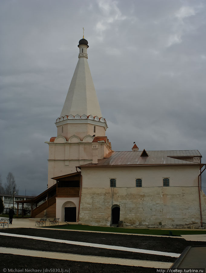 Отремонтированный Свято-Успенский монастырь Старица, Россия