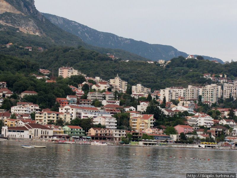 Вид на город с моря. Херцег-Нови, Черногория