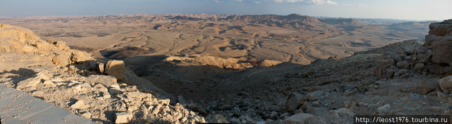 Панорама. В большем размере см. http://img-fotki.yandex.ru/get/4424/41848199.1b/0_88bd9_52529a_orig.jpg Мицпе-Рамон, Израиль