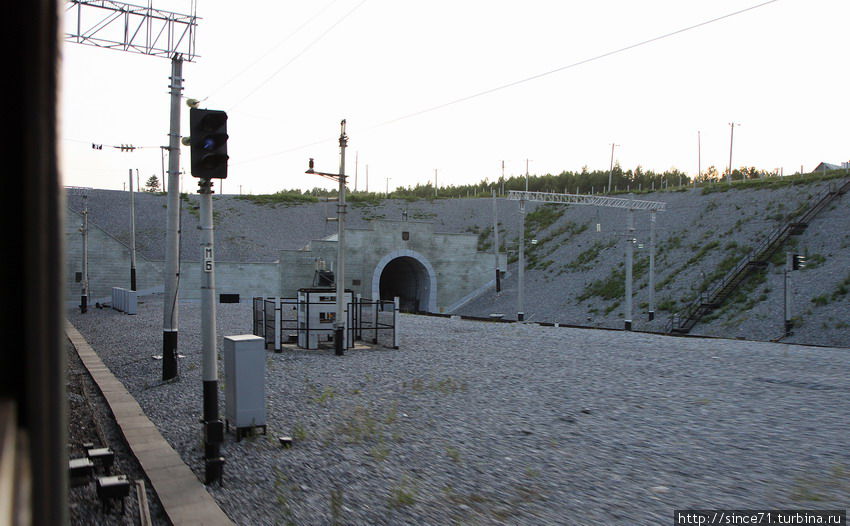 Лагар-Аульский тоннель серьёзной конструкции. Охраняется государством Россия