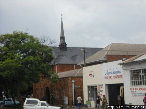 Совершенно германский с виду собор Булавайо, Зимбабве
