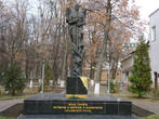 Памятник перед часовней Архистратига Божия Михаила.