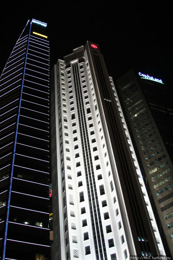 Башни делового центра уходят ввысь, теряясь в ночном небе. Сингапур (город-государство)