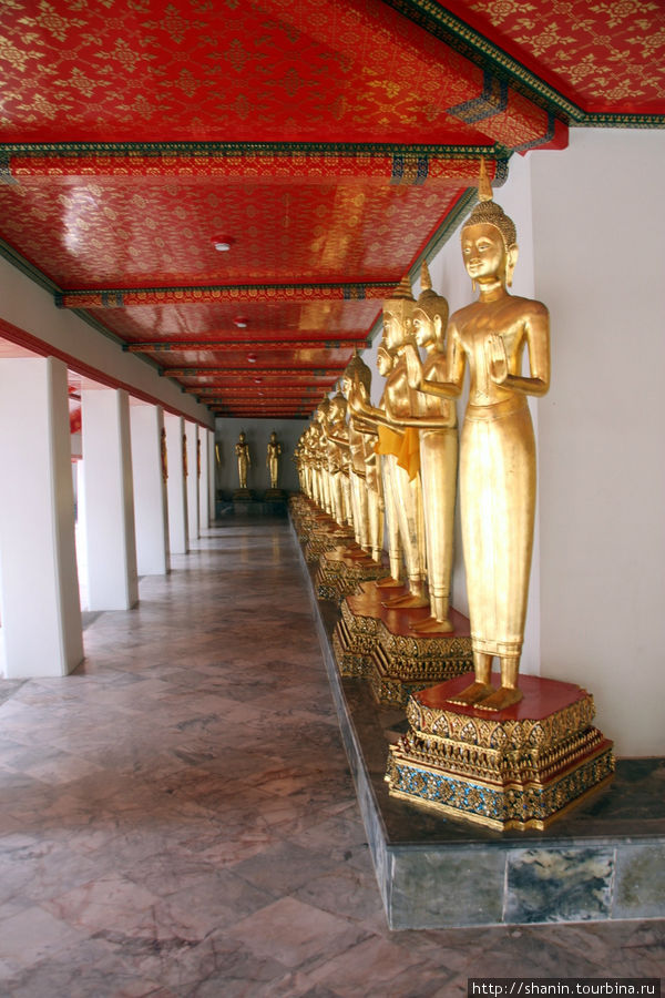 Коллекция буддистской скульптуры в Ват По Бангкок, Таиланд