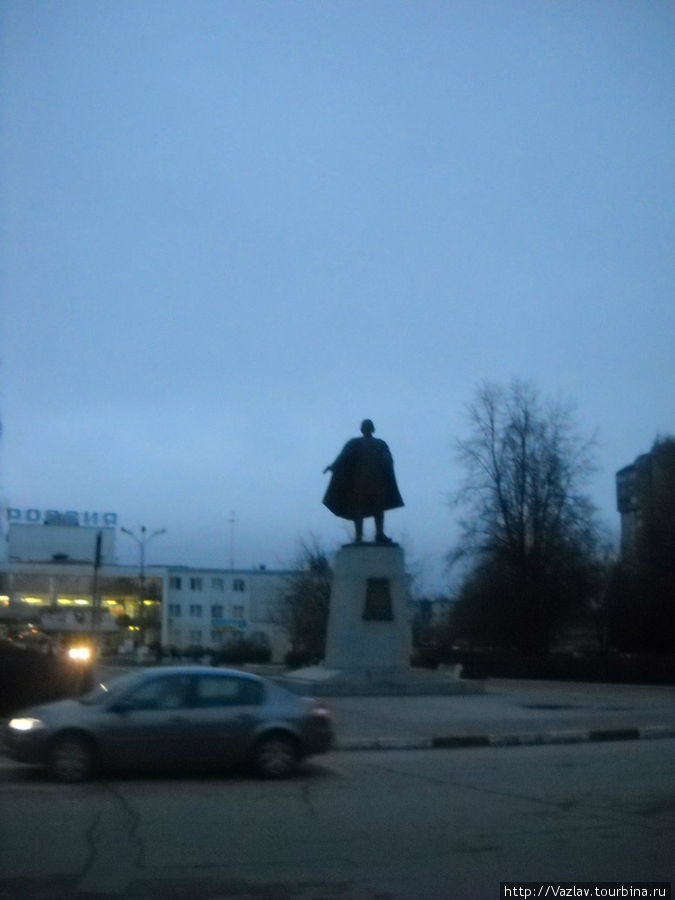 Парадный вид памятника Серпухов, Россия