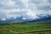 Дорога Куско-Ольянтайтамбо. За белыми облаками Белая Кордильера — величественные шеститысячники Перу