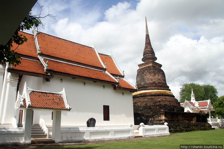 Монастырь с отпечатком стопы Будды Сукхотай, Таиланд