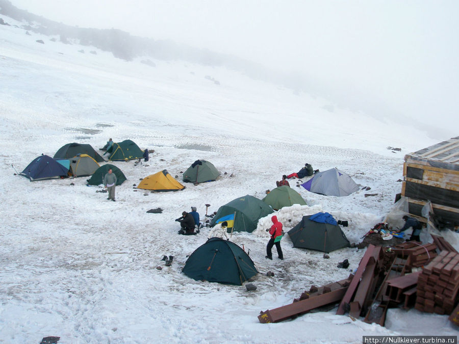 А кто-то ночует рядом в своей палатке... Кабардино-Балкария, Россия