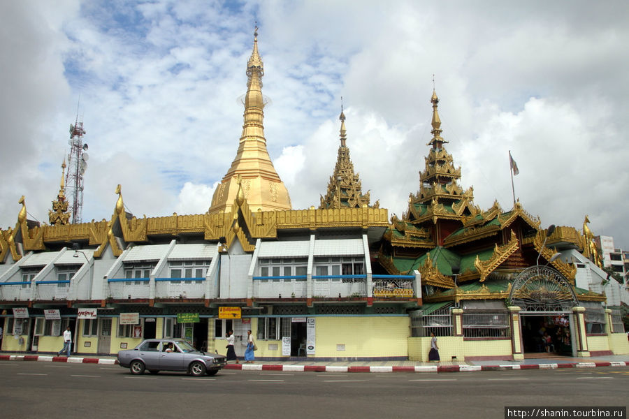 Пагода Суле в самом центре Янгона Янгон, Мьянма