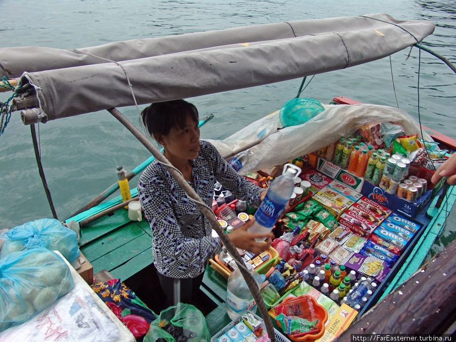 Продавщица на рабочем месте Халонг бухта, Вьетнам