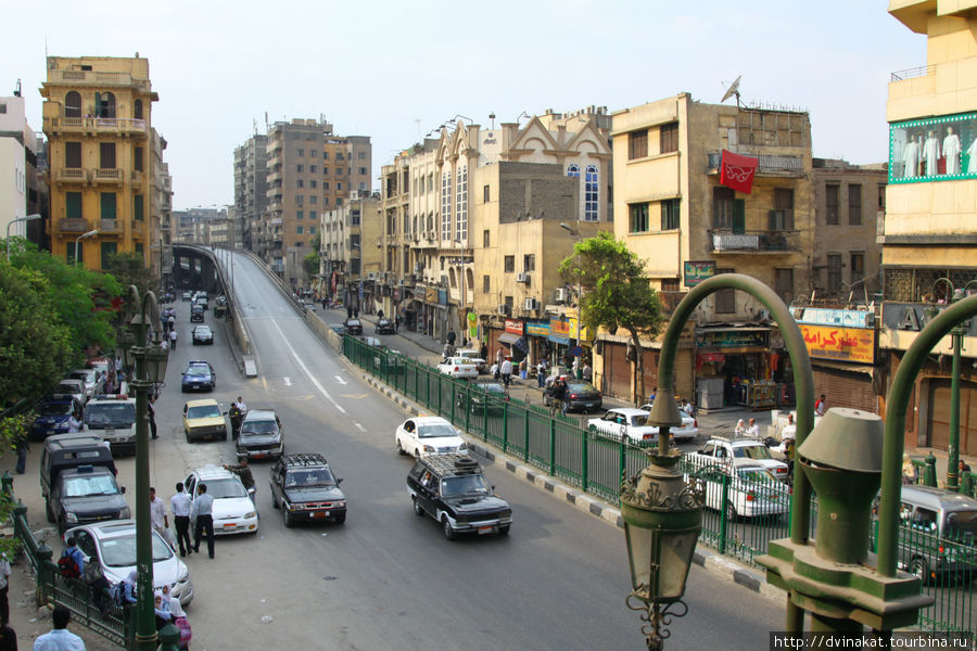 Это мост, перейдя который вы окажитесь на рынке Хан-Халили Каир, Египет