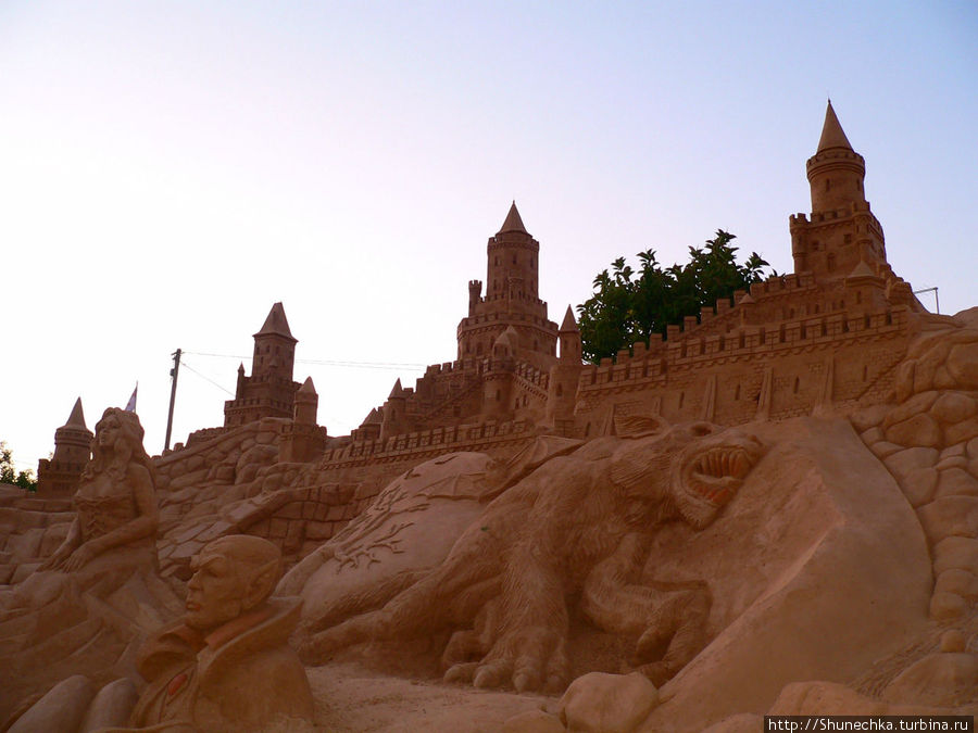 Самый большой в мире город песчаных фигур