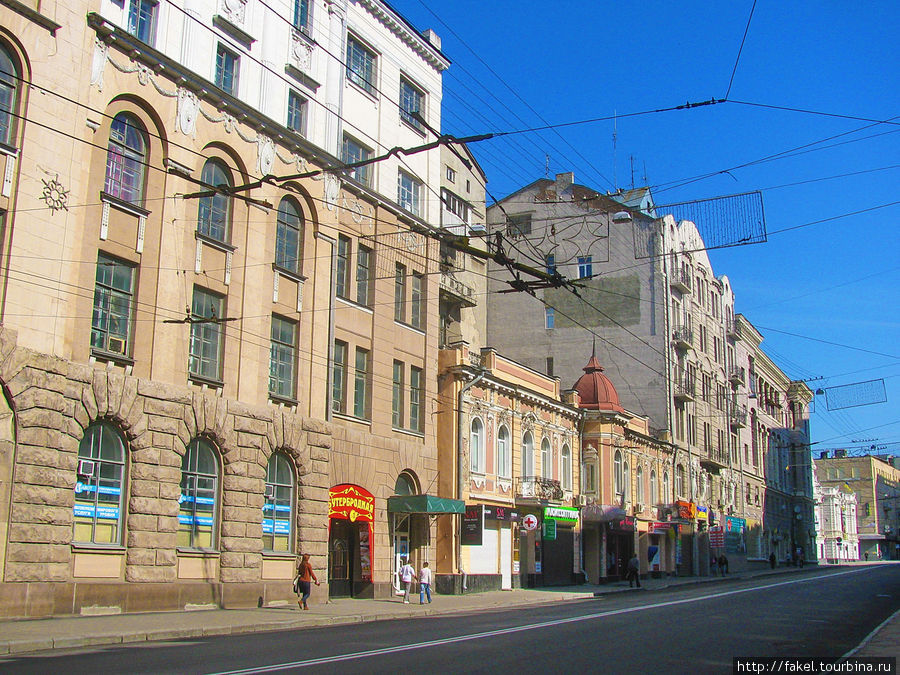 Начало улицы. Харьков, Украина