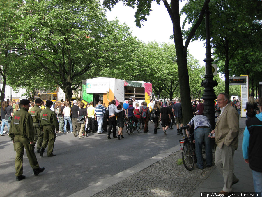 Молодежь устроила шествие в защиту употребления наркотиков :) Берлин, Германия
