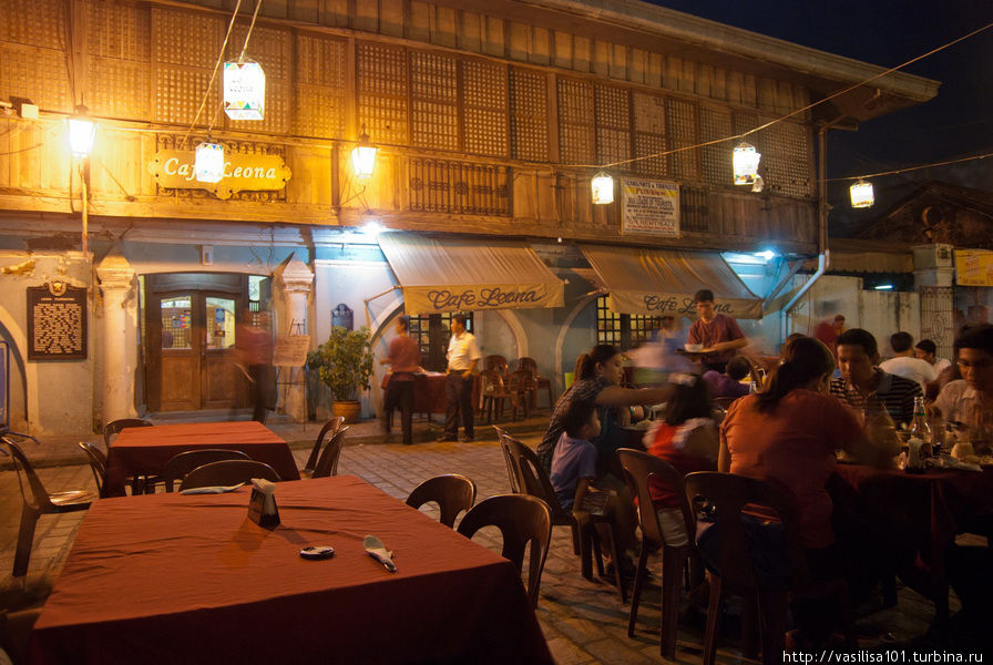 Кафе Леона, рядом с туристическим офисом в центре Вигана Виган, Филиппины