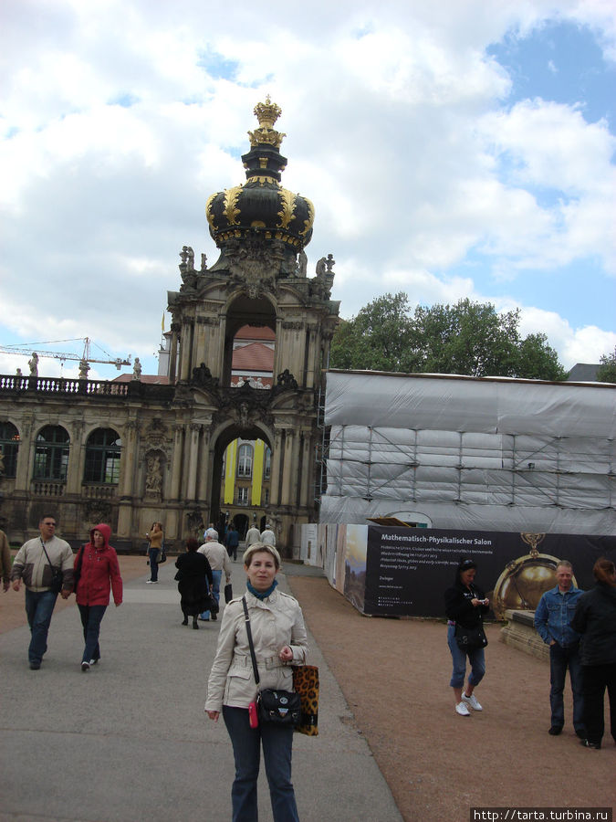 Корона над входом Дрезден, Германия