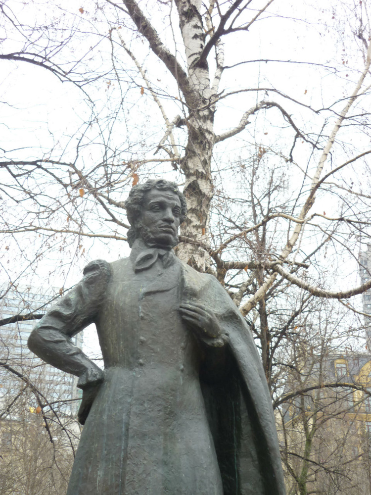 Памятник пушкину на Спасо