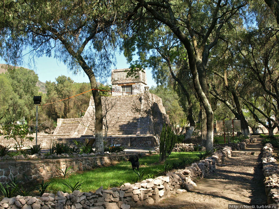 Пирамида Санта Сесилия Акатитлан Тлальнепантла, Мексика
