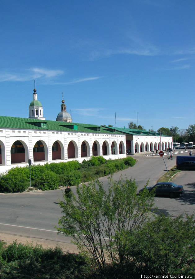 Здание бывших торговых рядов, ныне автовокзал. Зарайск, Россия