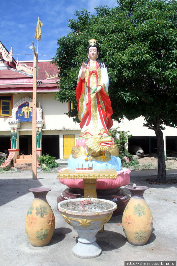 Китайская богиня Гуаньинь Лоп-Бури, Таиланд
