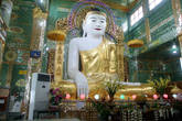 Будда в пагоде Сун У Понья Шин