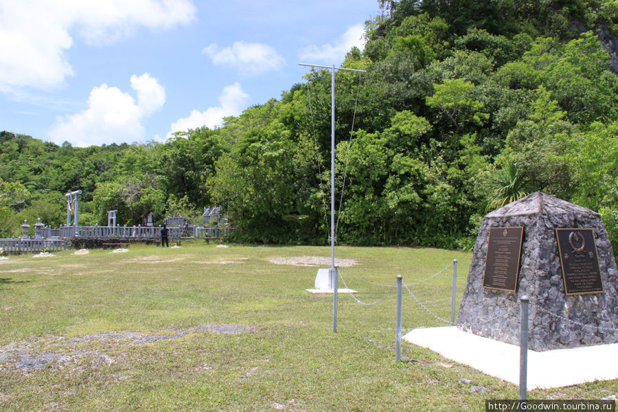 Американский памятник находится неподалёку Палау