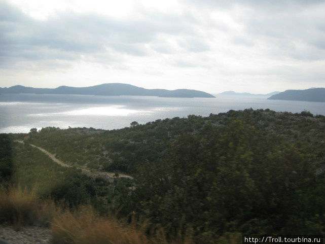 Море, обрывы и красные крыши Далмация, Хорватия