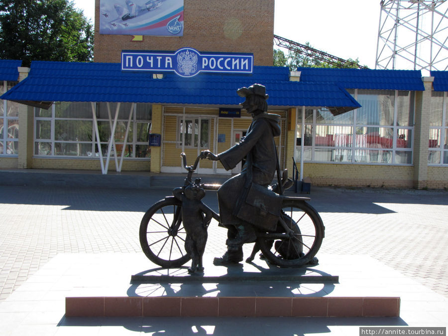Памятник почтальону Печкину Луховицы, Россия
