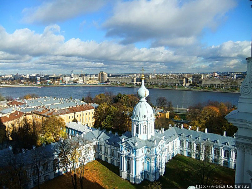 Смольный: вид на город. Санкт-Петербург, Россия
