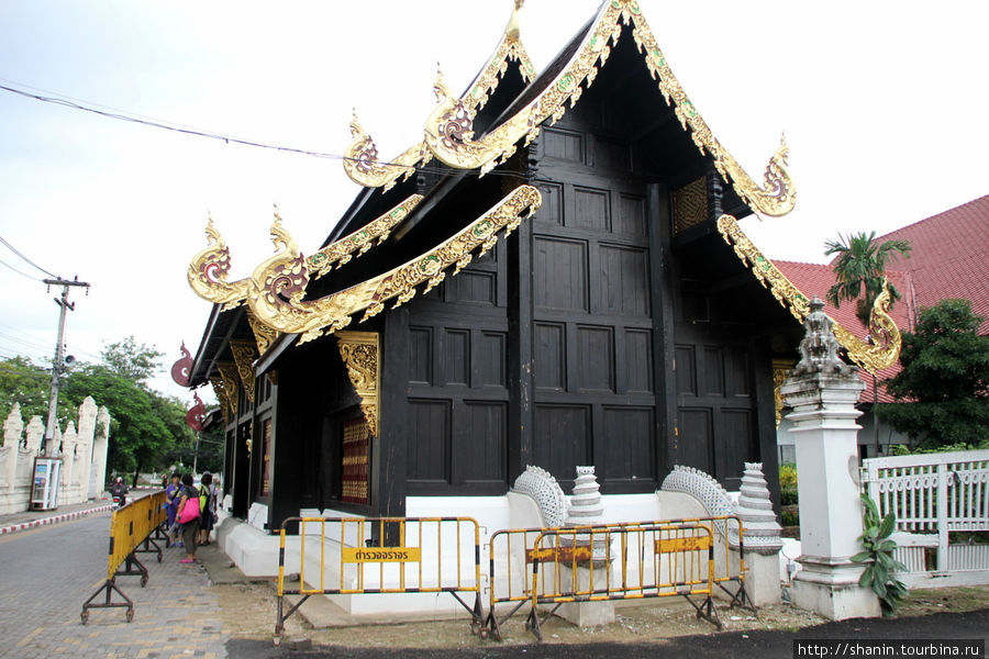 Храм у Краеведческого музея Чиангмай, Таиланд