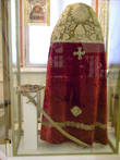 Уникальный экспонат – церковное одеяние, сшитое из бархатной шубы князя Дмитрия Пожарского